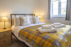 Ένα ή περισσότερα κρεβάτια σε δωμάτιο στο Windrush Lake 82, Puffin Lodge - P