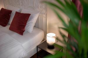 Giường trong phòng chung tại Cozy studio near Old Town +38 ảnh