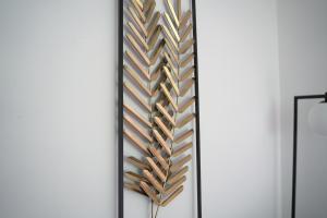 a metal wall art with a modern design on a wall at Queensferry Apartment in North Queensferry