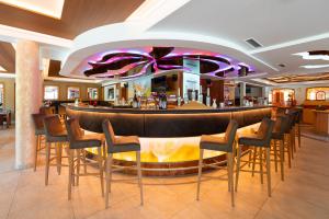 The lounge or bar area at Berg & SPA Hotel Urslauerhof