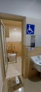 a bathroom with a sink and a toilet at سما رفحاء للشقق المخدومة in Rafha