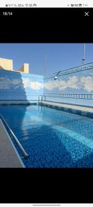 Bazén v ubytovaní القصر الريفي alebo v jeho blízkosti