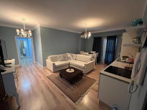 O bucătărie sau chicinetă la Lizas Apartment +7 fotografii