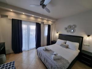 Postel nebo postele na pokoji v ubytování GreenHill Holiday Suites