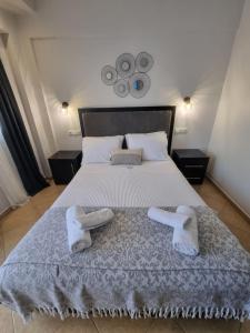 Postel nebo postele na pokoji v ubytování GreenHill Holiday Suites