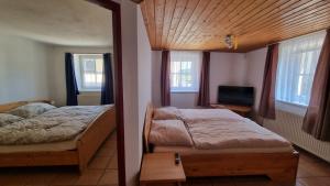 מיטה או מיטות בחדר ב-Villa Theresa Apartments