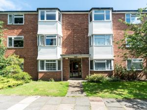 a brick apartment building with a pathway in front of it at Pass the Keys Stylish Apt in quiet cul de sac in Surbiton