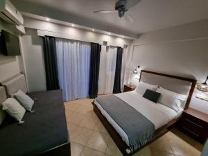 Postel nebo postele na pokoji v ubytování GreenHill Holiday Suites