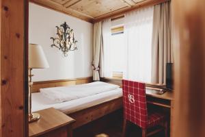 Postel nebo postele na pokoji v ubytování Burg Hotel Oberlech + 37 fotografií