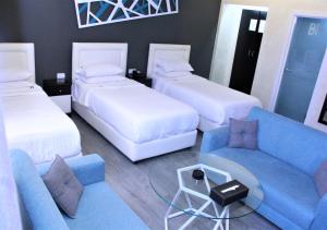 Postel nebo postele na pokoji v ubytování Beverly Hotel Beirut + 37 fotografií
