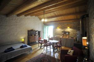 a room with a bed and a table and a kitchen at Suite Chevalier Claudio in Agnone