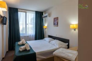 Postel nebo postele na pokoji v ubytování Hotel Flora