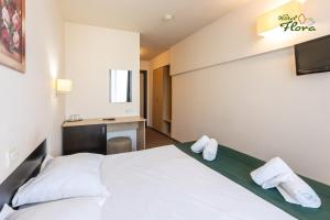 Postel nebo postele na pokoji v ubytování Hotel Flora