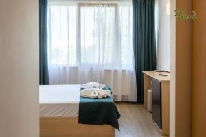 Postel nebo postele na pokoji v ubytování Hotel Flora