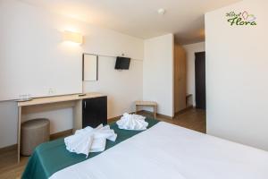 Postel nebo postele na pokoji v ubytování Hotel Flora