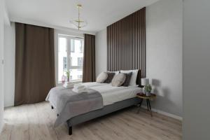 Posteľ alebo postele v izbe v ubytovaní Symphony Modern Tower Apartamenty