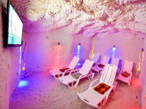 TV a/nebo společenská místnost v ubytování Romantik Spa Hotel