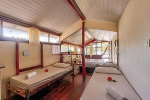 a bedroom with two beds in a room at Pousada Boas Ondas in Itacaré