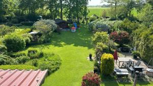 an aerial view of a garden with bushes and trees at Lichtermeer in Wilhelmshaven