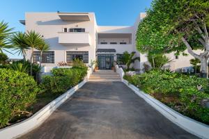 a driveway leading to the front of a house at Anemos Inn by Estia in Kokkini Khanion