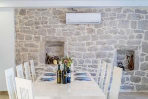 Fotografie z fotogalerie ubytování 5* Beachfront Villa Olive Mill v destinaci Putniković