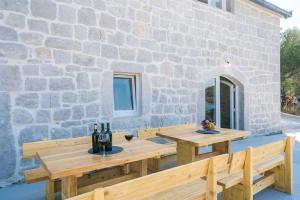 Nápoje v ubytování 5* Beachfront Villa Olive Mill