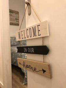a sign that says welcome in our home at Nice and calm apartment Atocha, Madrid LAC4 in Madrid