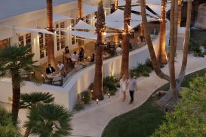 une représentation de l'extérieur d'un bâtiment planté de palmiers dans l'établissement Tropicana Las Vegas a DoubleTree by Hilton Resort & Casino - Free Parking, à Las Vegas