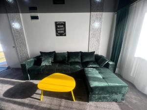 Een zitgedeelte bij La Mara luxuri apartament