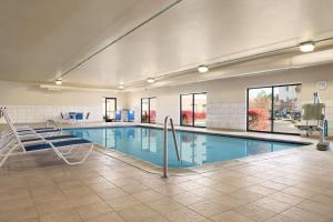 a large swimming pool in a building at Hampton Inn & Suites Detroit Sterling Heights in Sterling Heights