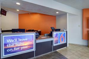 a lobby with a counter with a sign on it at Motel 6-Destin, FL in Destin