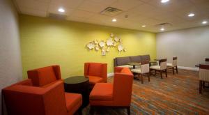 Гостиная зона в Hampton Inn & Suites Valdosta/Conference Center +50 фотографий