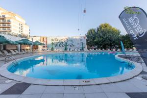 Bazén v ubytování Hotel Flora nebo v jeho okolí