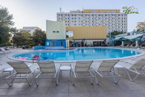 Bazén v ubytování Hotel Flora nebo v jeho okolí
