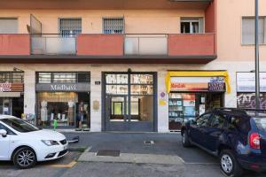 two cars parked in a parking lot in front of a building at Contempora Apartments - bilocale Washington 105 in Milan