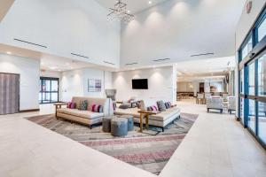 a large living room with couches and a tv at Hilton Garden Inn Dallas-Central Expy/North Park Area, Tx in Dallas