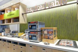 Home2 Suites By Hilton Grand Junction Northwest的厨房或小厨房
