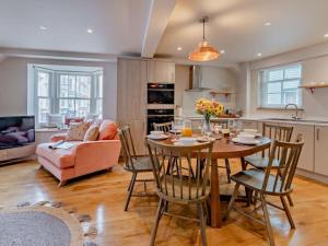 a kitchen and dining room with a table and chairs at Luxury sea-view apartment in Tenby - Floral Corner in Pembrokeshire