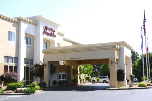 a rendering of the entrance to the hampton inn and suites at Hampton Inn & Suites Red Bluff in Red Bluff