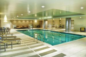 Bazén v ubytování DoubleTree by Hilton Hotel Reading nebo v jeho okolí