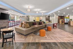 Home2 Suites By Hilton North Conway, NH的休息区