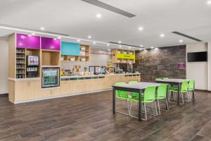 Home2 Suites By Hilton North Conway, NH的厨房或小厨房