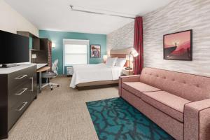 Home2 Suites By Hilton North Conway, NH的电视和/或娱乐中心