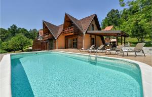 2 Bedroom Nice Home In Sisak tesisinde veya buraya yakın yüzme havuzu