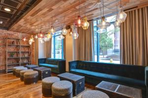 The Cincinnatian Curio Collection by Hilton的休息区