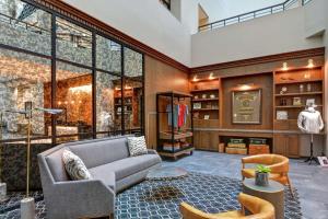 The Cincinnatian Curio Collection by Hilton的休息区