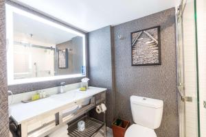 Koupelna v ubytování DoubleTree by Hilton Dallas/Richardson