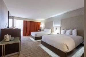 Postel nebo postele na pokoji v ubytování DoubleTree by Hilton Dallas/Richardson