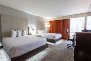 Postel nebo postele na pokoji v ubytování DoubleTree by Hilton Dallas/Richardson