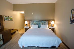 Postel nebo postele na pokoji v ubytování Hampton Inn & Suites Port Arthur
